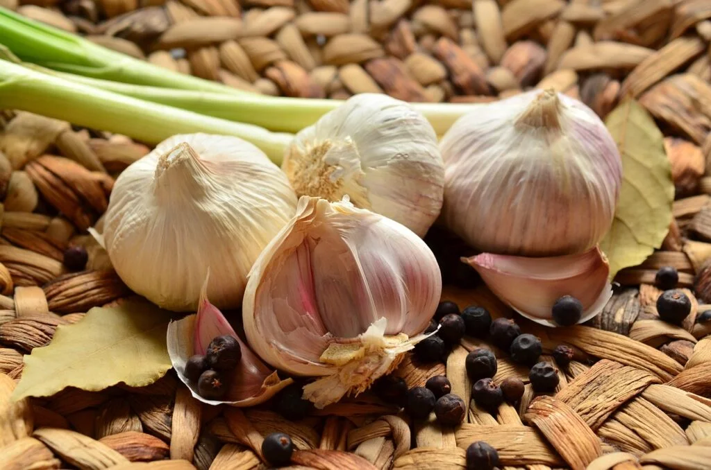 garlic, tubers, garlic bulb-1336848.jpg
