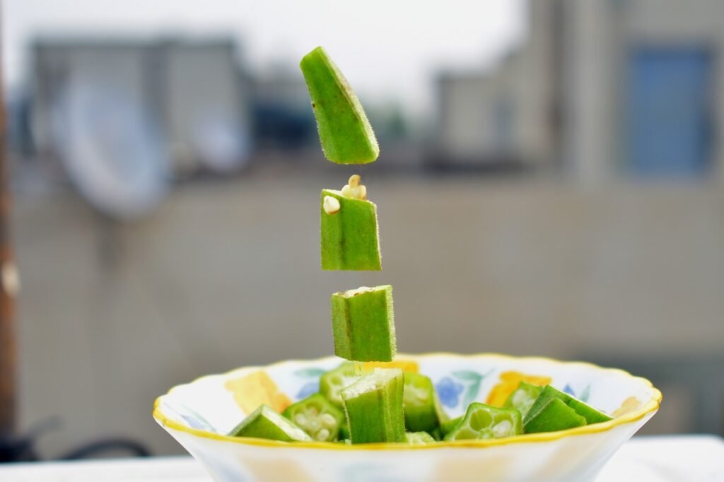 s-finger-2671546 okra sliced, levitate, lady's finger-2671546.jpg