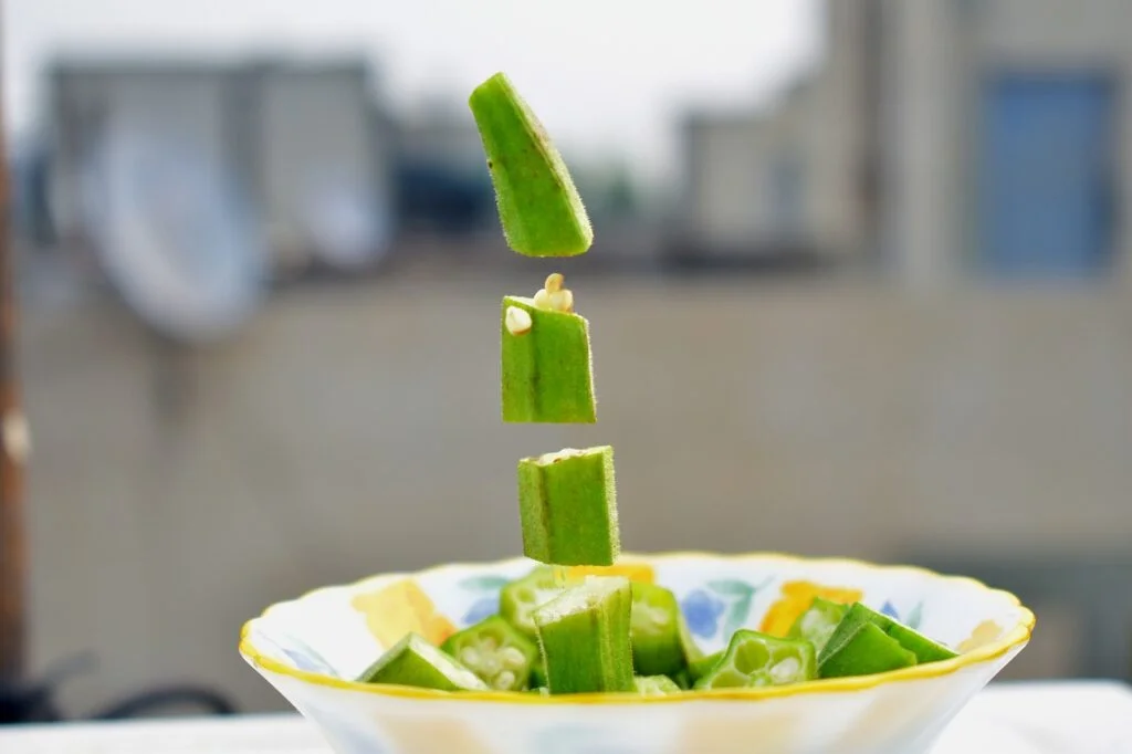 s-finger-2671546 okra sliced, levitate, lady's finger-2671546.jpg
